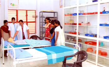 Nursing students being trained using a dummy patient